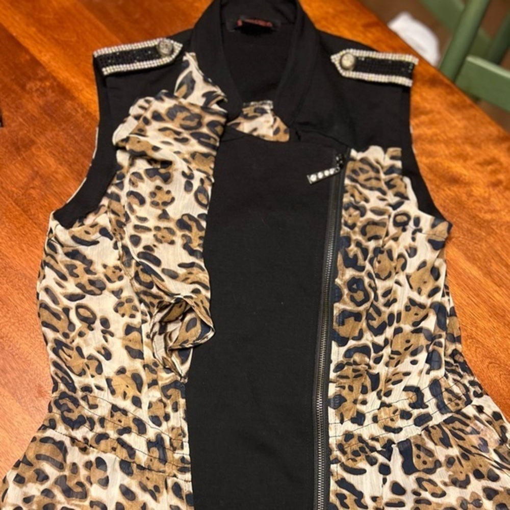 Simon‎ Chang Vest/Top